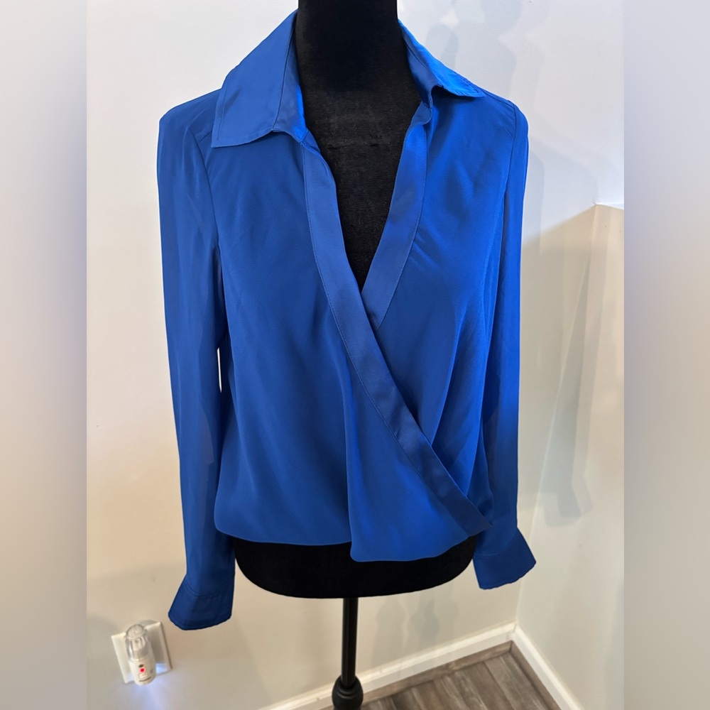 bebe Brand New Cobalt Blue Twist Front Collared Top in XXS.